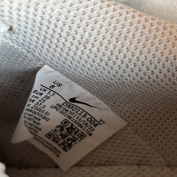 Womens white Nike with cheetah stripe - Picture 4 of 4